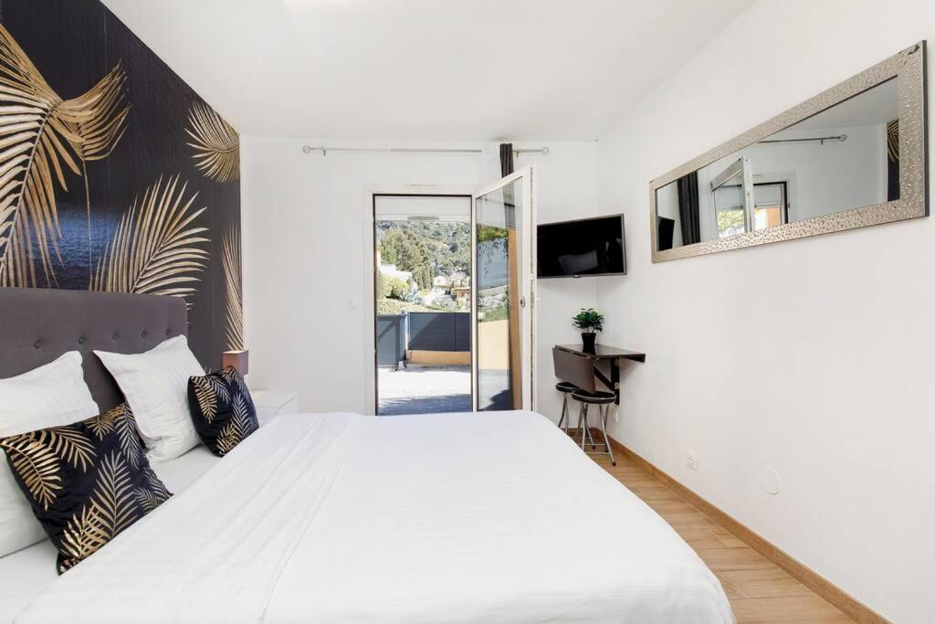 Studio Au Calme, Avec Terrasse Et Parking A Eze Village 外观 照片