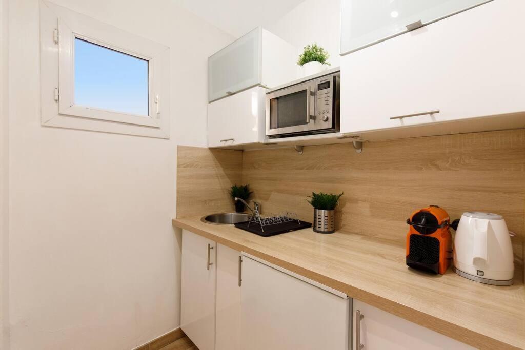 Studio Au Calme, Avec Terrasse Et Parking A Eze Village 外观 照片