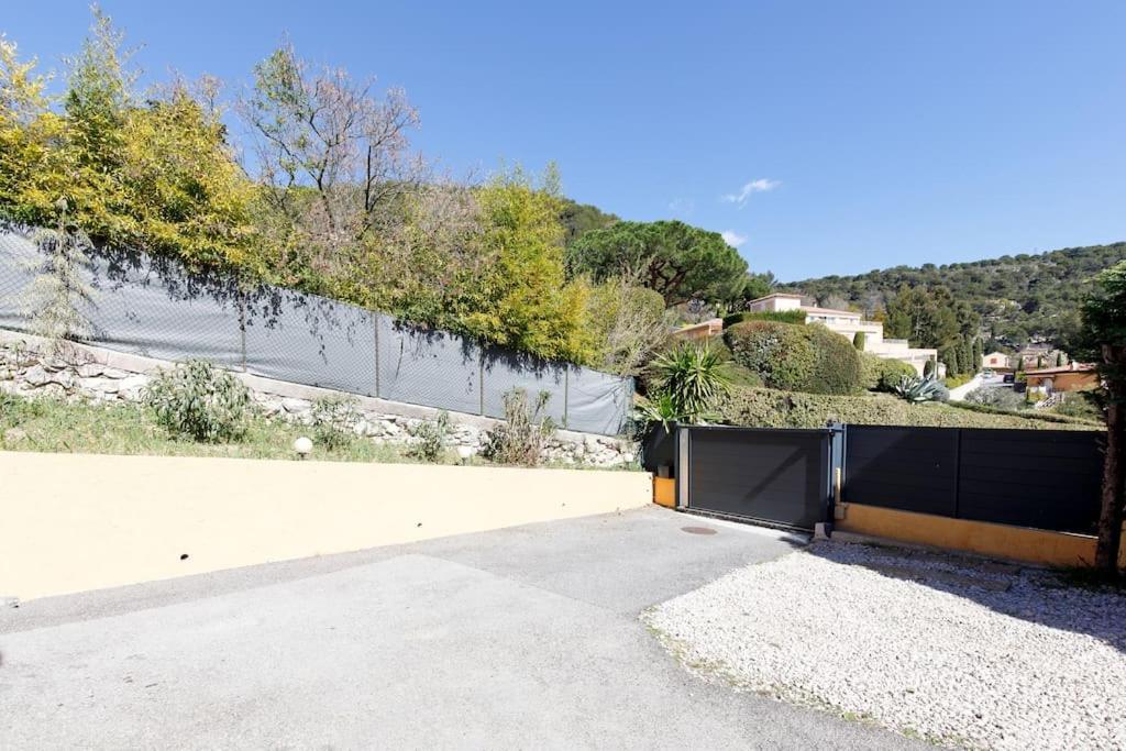 Studio Au Calme, Avec Terrasse Et Parking A Eze Village 外观 照片